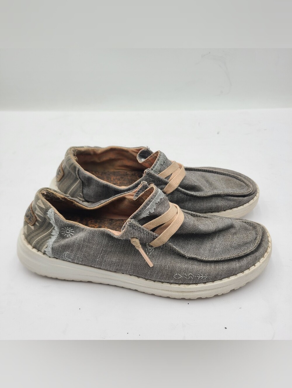 B56 Hey Dude Women's 5 Wendy Boho Gray Aztec Slip On Casual Shoes